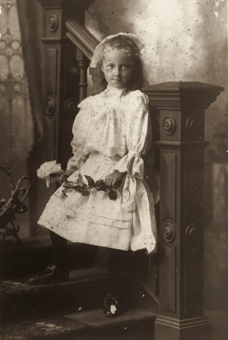Portrait of Ivy Bell of Buderim, 1908. An archive photograph.